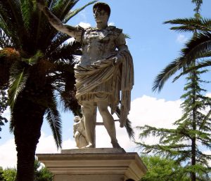 statua di Cesare, Lucera