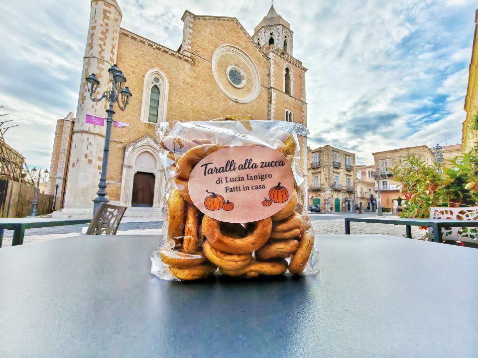 Ricetta taralli pugliesi con foto procedimento e preparazione di Lucia Ianigro