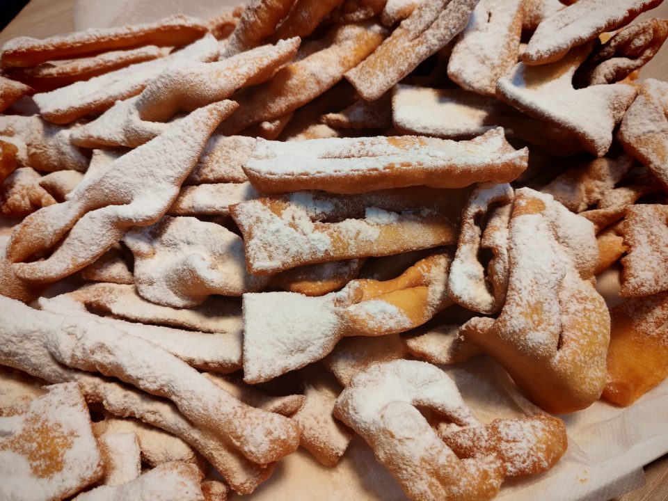Chiacchiere di Carnevale, ricetta e procedimento